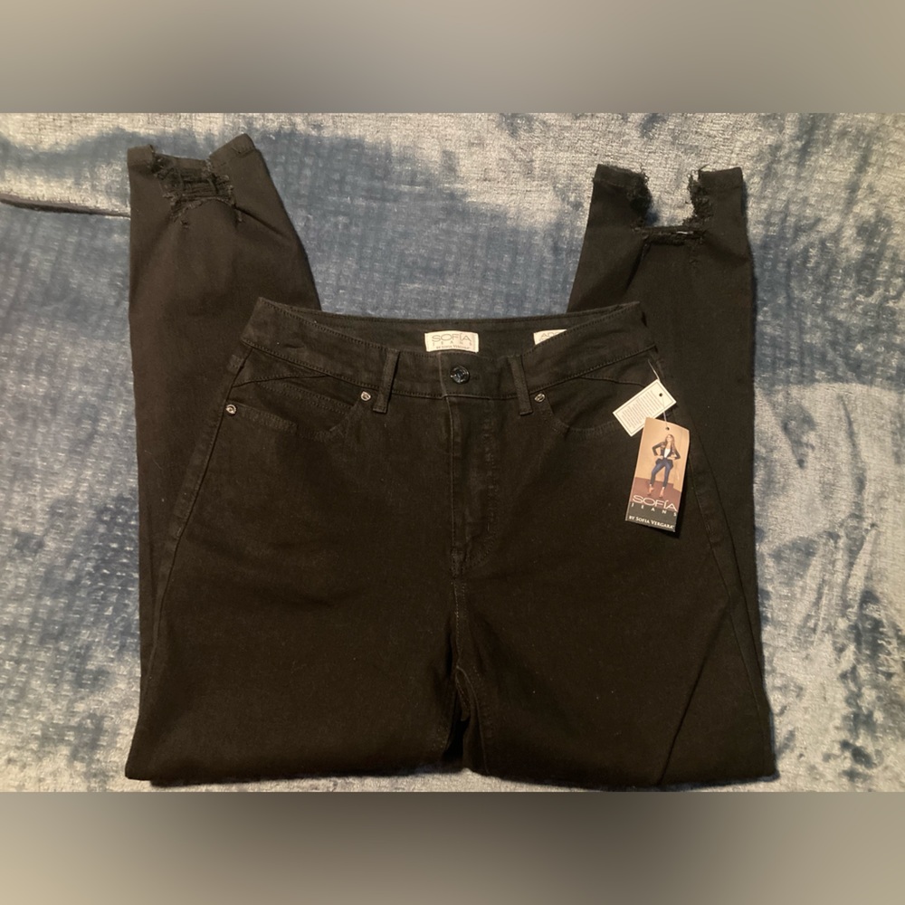 Sofia Jeans, size 4, curvy girlfriend,new with tags, black denim, distressed hem